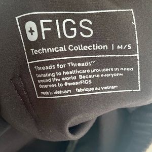 Figs Black Scrub Set; M Top and L Bottom